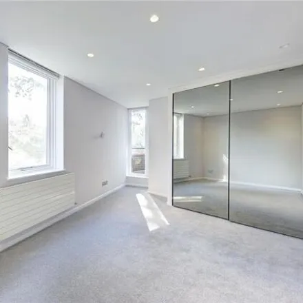 Image 4 - Savoy Court, Firecrest Drive, London, NW3 7NF, United Kingdom - Apartment for sale