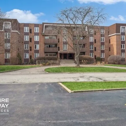 Buy this 3 bed condo on 301 Hiawatha Trail in Wood Dale, IL 60191