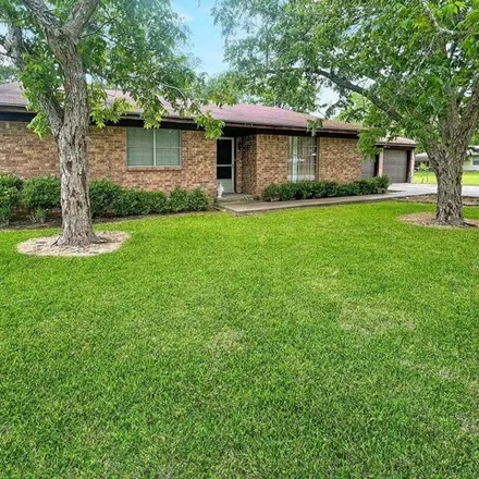 Image 1 - 730 South Pecan Drive, Moulton, Lavaca County, TX 77975, USA - House for sale