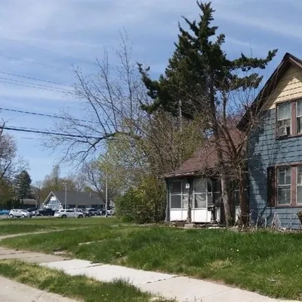 Buy this 4 bed house on 29 Olde Street in Mount Clemens, MI 48043