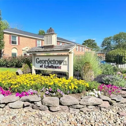 Buy this 1 bed condo on 2220 Glouchester Drive in Lyndhurst, OH 44124