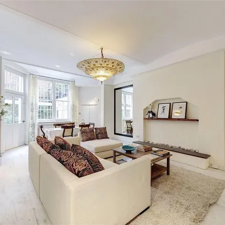 Rent this 3 bed apartment on Cadogan Lane in London, SW1X 9EL
