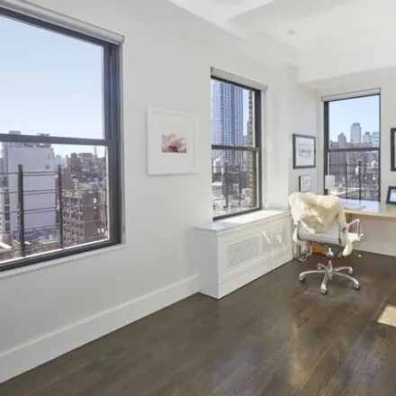 Image 7 - 301 West 72nd Street, New York, NY 10023, USA - Apartment for sale