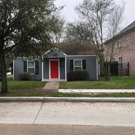 Rent this 4 bed house on 6687 Community Drive in West University Place, TX 77005