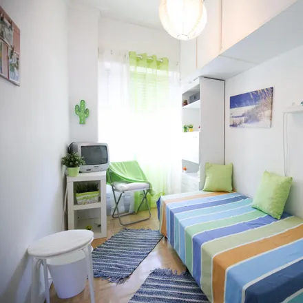 Rent this 3 bed room on Avenida Eduardo Jorge 16 in 2700-307 Amadora, Portugal