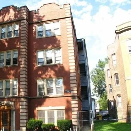 Buy this studio house on 7656-7658 South Saginaw Avenue in Chicago, IL 60617