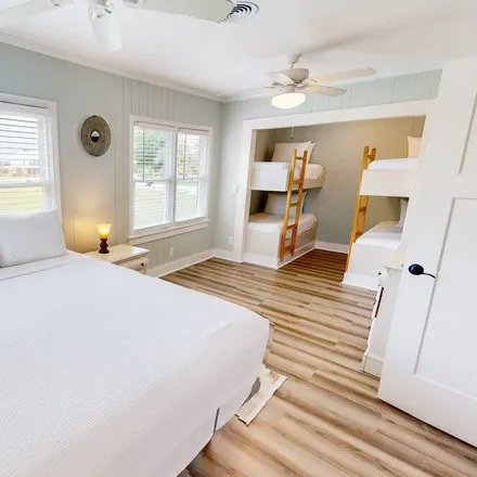 Rent this 3 bed house on Orange Beach
