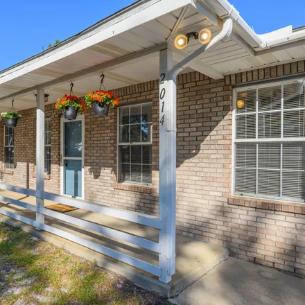 Buy this 3 bed house on 2014 Vizcaya Drive in Navarre, FL 32566