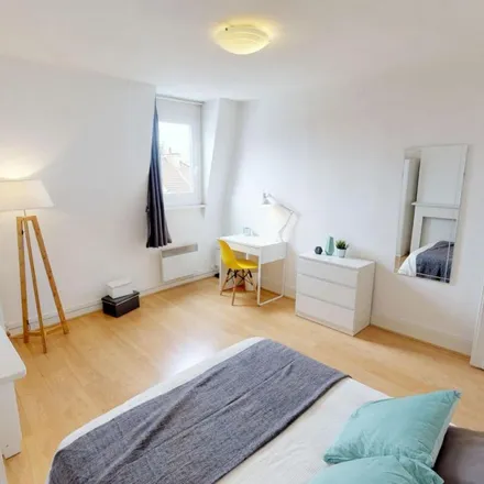 Rent this 3 bed apartment on 27 Rue des Postes in 59046 Lille, France