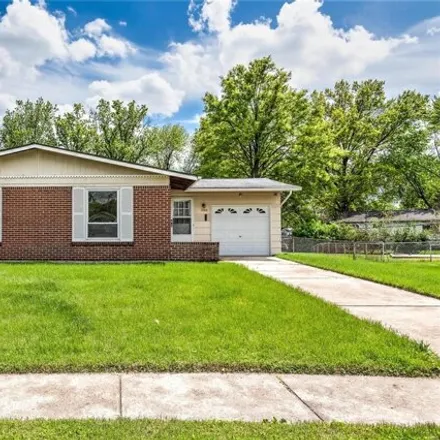 Buy this 3 bed house on 1240 Flamingo Drive in Florissant, MO 63031