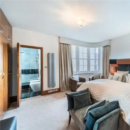 Image 2 - Eaton House, 39-40 Upper Grosvenor Street, London, W1K 7EH, United Kingdom - Apartment for sale