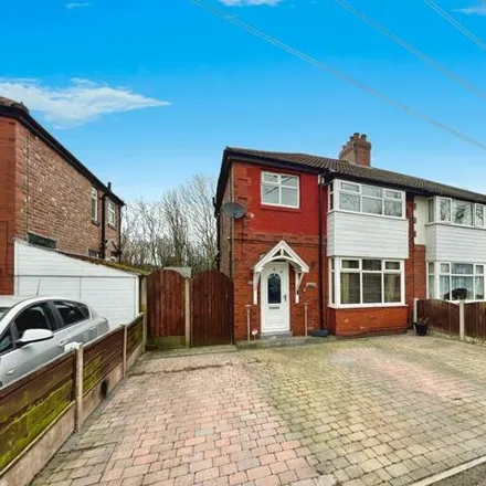 Buy this 3 bed duplex on Kenilworth Avenue in Prestwich, M45 6TQ