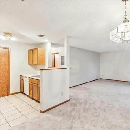 Image 7 - 1225 East Maryland Avenue, Midvale, Maplewood, MN 55119, USA - Condo for sale