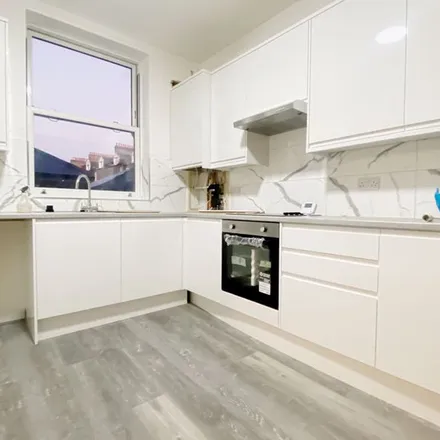 Image 2 - Stroud Green Road, London, N4 2DQ, United Kingdom - Apartment for rent