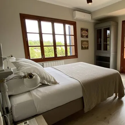 Rent this 5 bed house on Autopista Palma - Inca in 07360 Lloseta, Spain