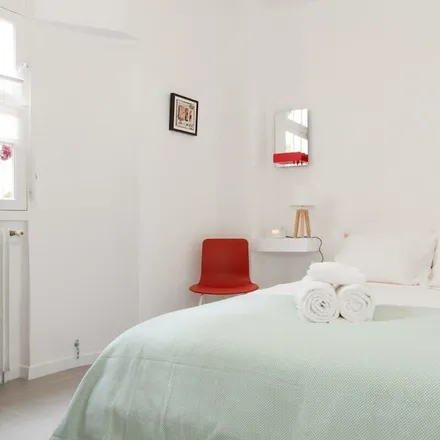 Rent this 2 bed apartment on 75006 Paris