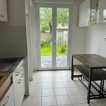 Rent this 3 bed apartment on 3 Rue de la Virée de la Croix in 44600 Saint-Nazaire, France