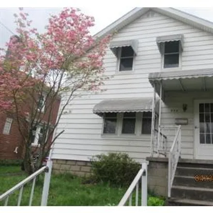 Buy this 2 bed house on 947 Davis Street in Akron, OH 44310