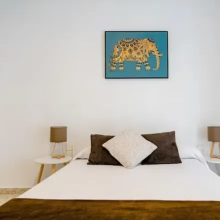 Rent this 5 bed room on Carrer de la Redempció in 46002 Valencia, Spain