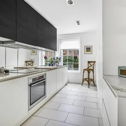 Image 4 - Bedford Terrace, Royal Tunbridge Wells, TN1 1YJ, United Kingdom - Townhouse for sale