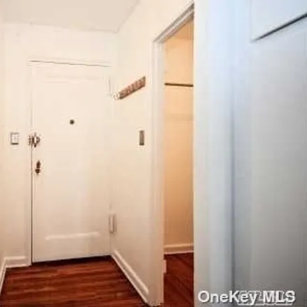 Image 6 - 182-25 Wexford Terrace, New York, NY 11432, USA - Apartment for sale