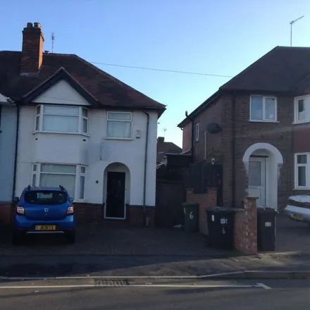 Rent this 4 bed duplex on Claremont Road in Royal Leamington Spa, CV31 3RU