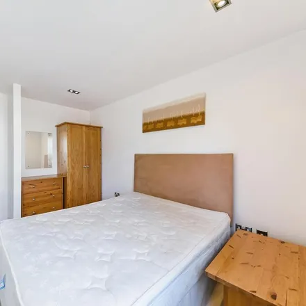 Image 3 - City Tower, 3 Limeharbour, Cubitt Town, London, E14 9LS, United Kingdom - Apartment for rent