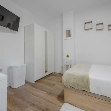 Image 6 - Avenida de la Ciudad de Barcelona, 28007 Madrid, Spain - Apartment for rent