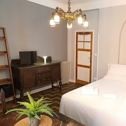 Rent this 5 bed room on Madrid in Calle de Fuencarral, 88