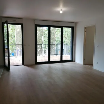 Rent this 4 bed apartment on 21 Avenue Pablo Picasso in 92000 Nanterre, France