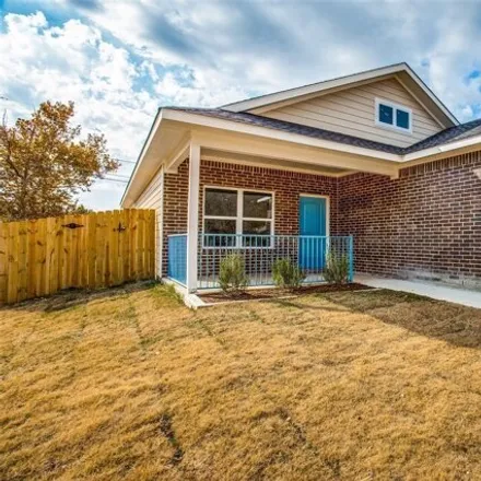 Buy this 3 bed house on 724 E Jessamine St in Fort Worth, Texas