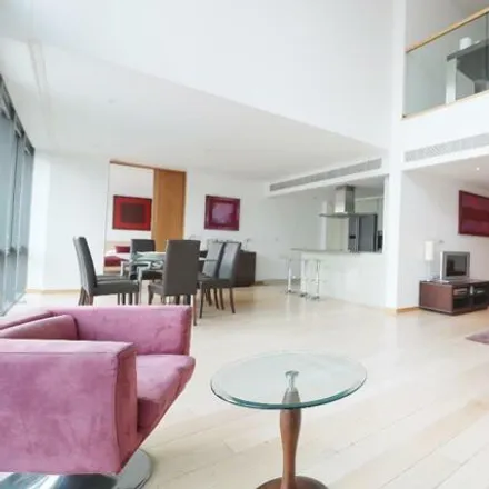Rent this 3 bed apartment on Browns in 18 Hertsmere Road, Canary Wharf