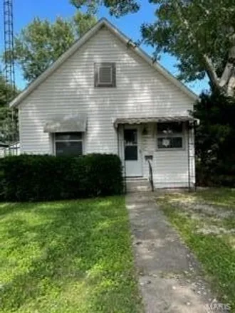 Buy this 1 bed house on 412 North Cedar Street in Nokomis, Montgomery County