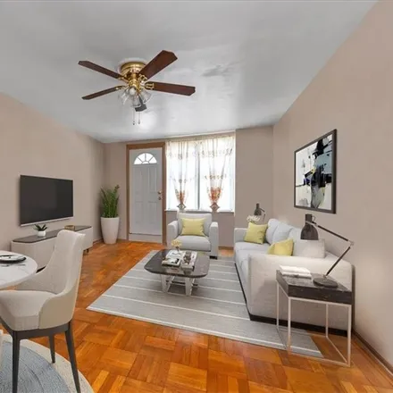 Image 3 - 400 E. 17thStreet, 400 East 17th Street, New York, NY 11226, USA - Condo for sale