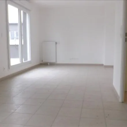Rent this 2 bed apartment on 1 Rue Pasteur in 77100 Nanteuil-lès-Meaux, France