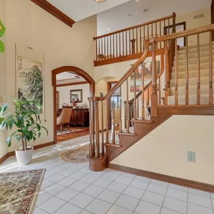 Image 5 - 2300 Concord Village Drive, Upper Arlington, OH 43220, USA - House for sale