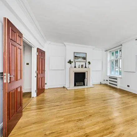 Rent this 3 bed apartment on Chesterfield House in Chesterfield Gardens, London