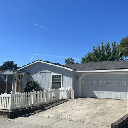 Buy this 3 bed house on 977 East Gladys Avenue in Hermiston, OR 97838
