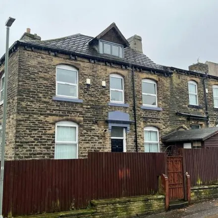 Buy this 5 bed house on Yews Mount in Huddersfield, HD1 3RZ