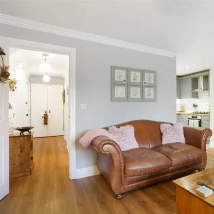 Image 7 - 5 Memory Cottages, Reigate Road, Burgh Heath, KT20 5NT, United Kingdom - Apartment for sale