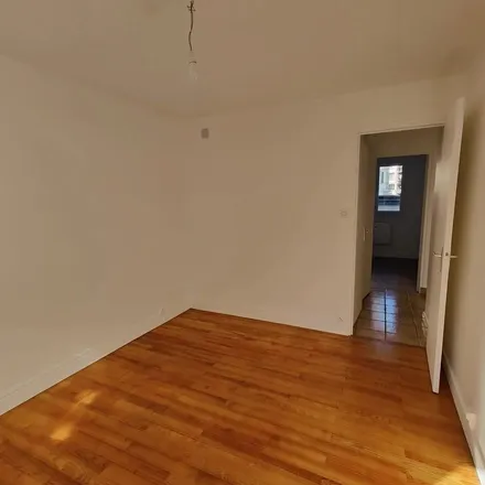 Rent this 3 bed apartment on 11 Rue Eugène Sue in 38100 Grenoble, France