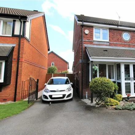 Rent this 2 bed duplex on The Gateways in Pendlebury, M27 6LA