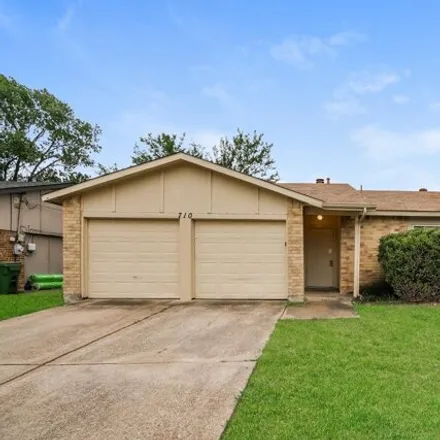 Rent this 3 bed house on 5003 Ottawa Lane in Arlington, TX 76017