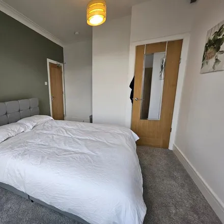Rent this 5 bed room on Bentley Road/Hunt Lane in Centurion Retail Park, Bentley Road
