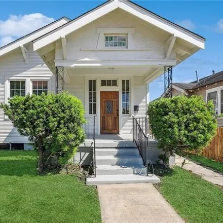 Rent this 3 bed house on 2113 Leonidas Street in New Orleans, LA 70118