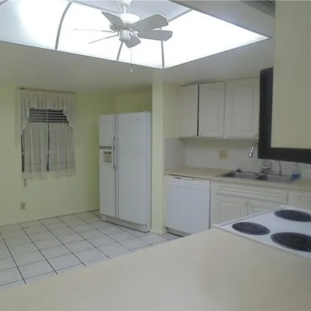 Image 7 - 2264 Winkler Avenue, Fort Myers, FL 33901, USA - Condo for rent