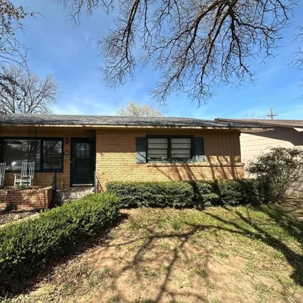 Rent this 4 bed house on Thrive Family Church in 39th Street, Lubbock