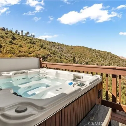 Image 2 - 949 Trinity Drive, Lake Arrowhead, CA 92352, USA - House for sale