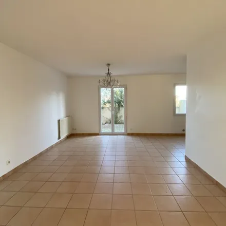 Rent this 3 bed apartment on 20 Rue Jean Rostand in 34500 Béziers, France