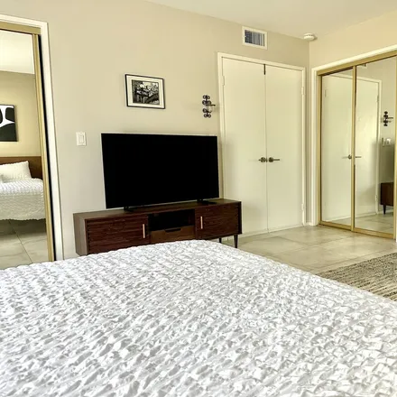 Image 5 - Palm Springs, Little Beverly Hills, CA, US - Apartment for rent